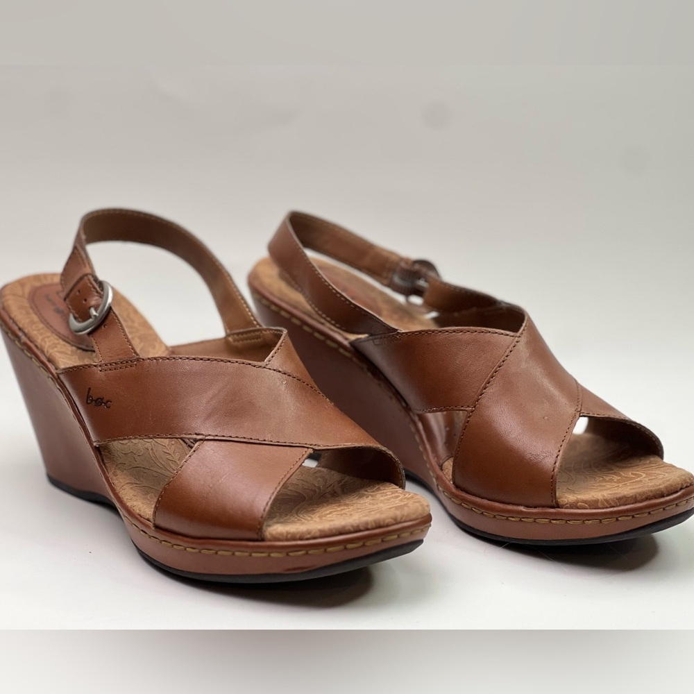 BOC Born Concept Caramel Brown Leather Wedge High Heel Sandals Women's sz 10